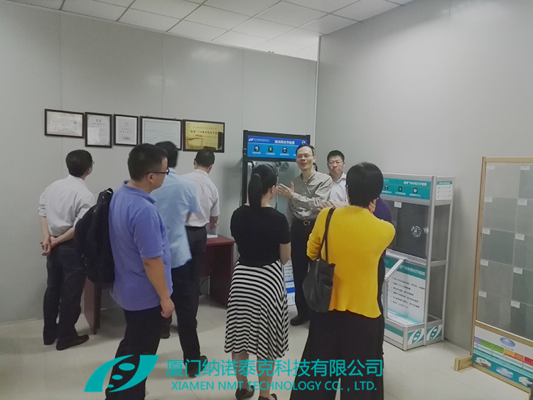 海翼集團(tuán)領(lǐng)導(dǎo)徐邵洲先生一行人參觀晶隔熱膜展廳