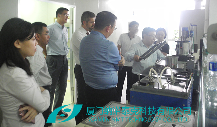 厦门纳诺泰克科技有限公司董事总经理杨程先生展示纳米新材料